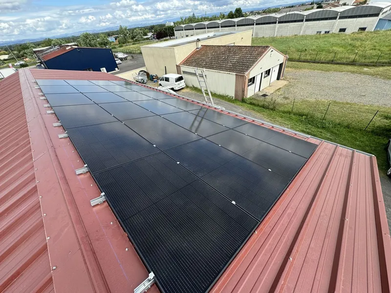 photovoltaique panneaux solaires production electricite 10800kwh an montbrison