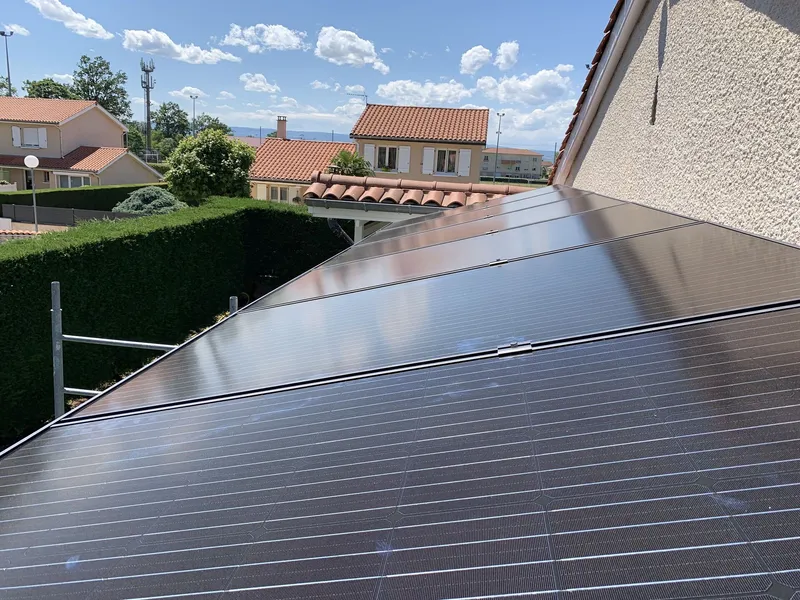 photovoltaique panneaux solaires production electricite 1500kwh an saint andre le puy