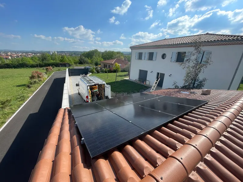 photovoltaique panneaux solaires production electricite 3600kwh an montbrison 2