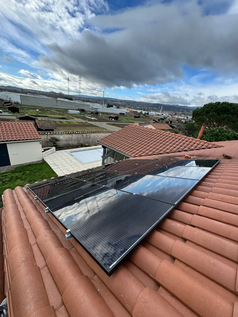 photovoltaique panneaux solaires production electricite 3600kwh an savigneux
