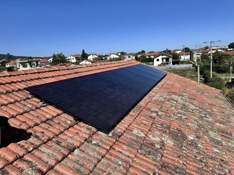 photovoltaique panneaux solaires production electricite 7200kwh an montbrison