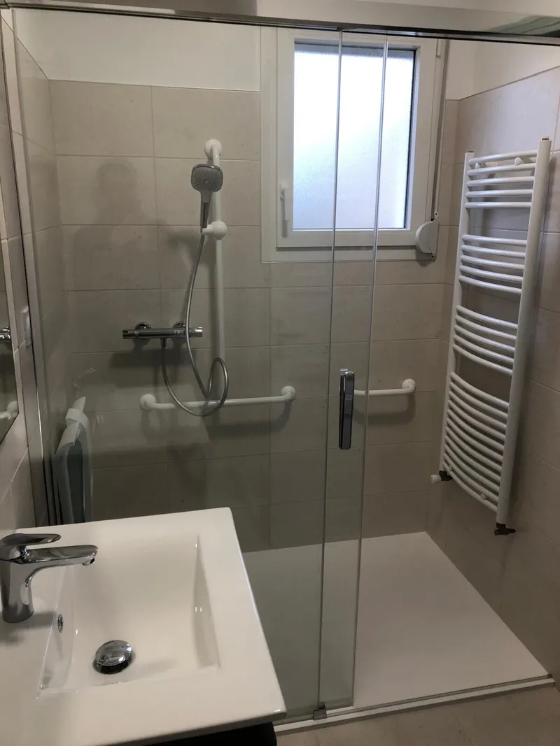 salle de bain cle en main remplacement baignoir douche pmr savigneux